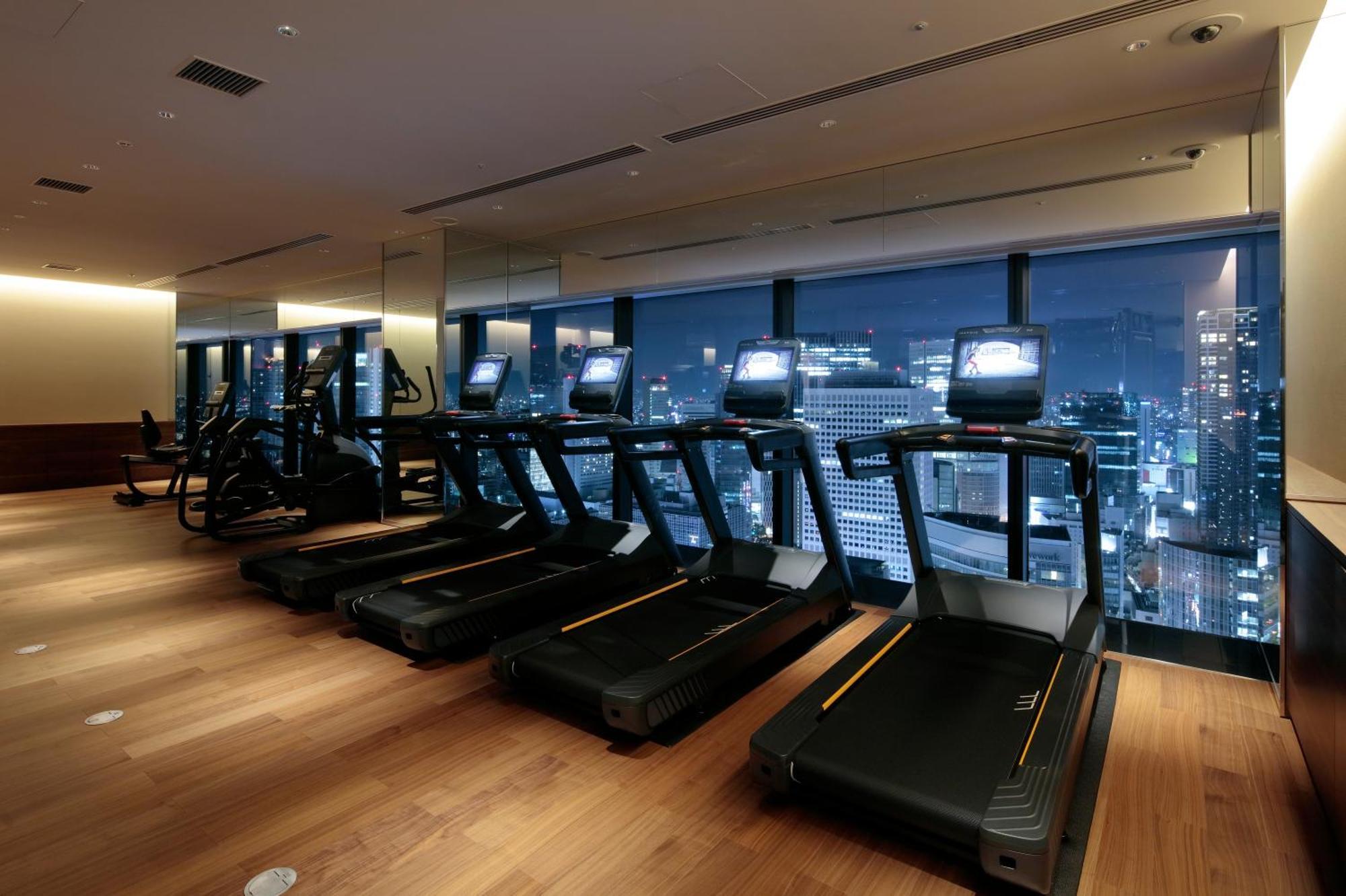 Candeo Hotels Osaka The Tower Экстерьер фото The gym at the 39th floor