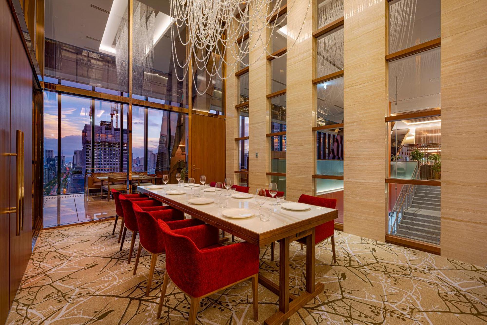 Candeo Hotels Osaka The Tower Экстерьер фото The Club at The Landmark